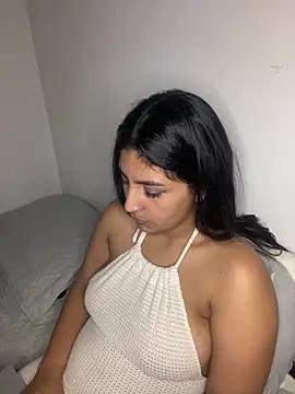 Cloe_small webcams show profile image 