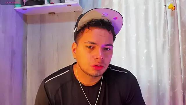 Photos of EnriquevillaF from StripChat is Freechat