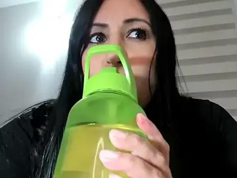 Photos of foxy-porn1 from StripChat is Freechat