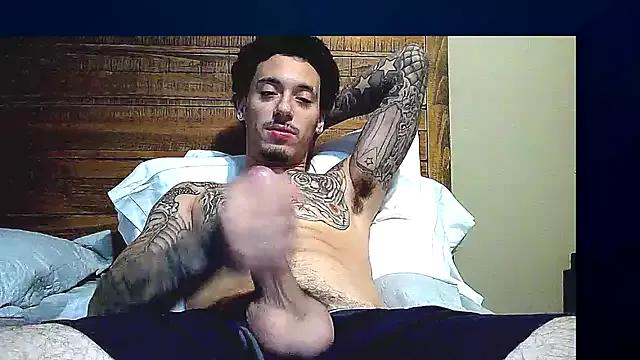 Photos of guylovewiz from StripChat is Freechat