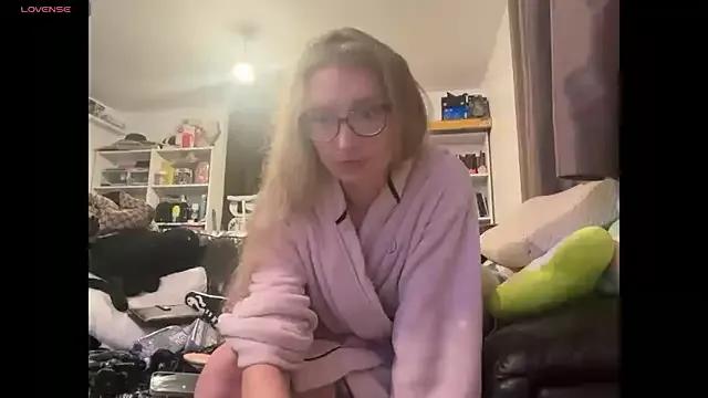 Photos of harleyblair from StripChat is Freechat
