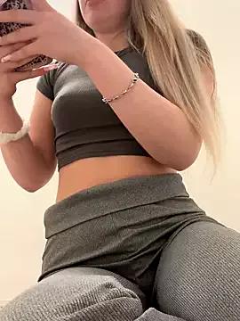 Photos of Holly-Glamour from StripChat is Freechat