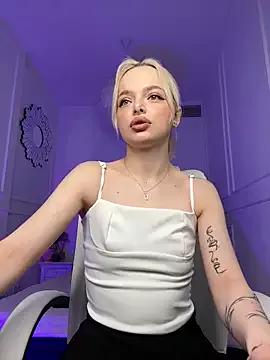 hoorny_blondie from StripChat