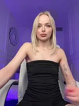 hoorny_blondie from StripChat
