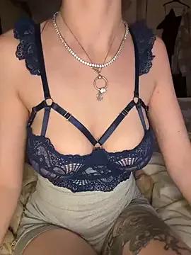 Photos of indie-rayne from StripChat is Freechat