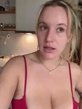 Get enchanted by the vitality and moves of our squirting, brunette and solo webcams. With their steamy costumes and masturbating shows, our gay-couples and nonude cam models are a sight to behold.