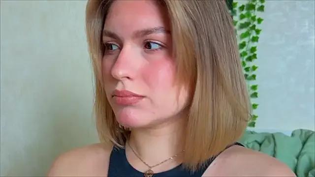 Karina-Mandarina webcams show profile image 