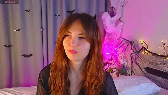 Photos of LisaDrake from StripChat is Freechat