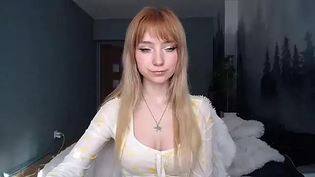 Photos of LuciaYoung from StripChat is Freechat