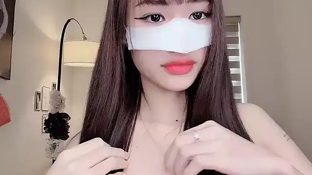MaiLiiil model from StripChat
