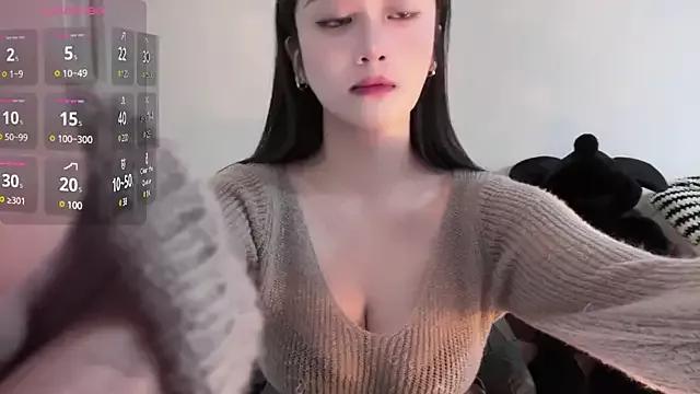 Nini_Jenny from StripChat