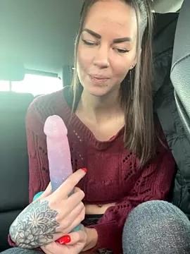 Get enchanted by the vitality and moves of our squirting, brunette and solo webcams. With their steamy costumes and masturbating shows, our gay-couples and nonude cam models are a sight to behold.