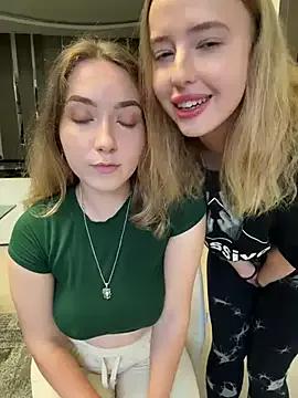 Photos of Nura_n_Sarah from StripChat is Freechat