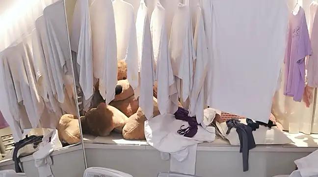 Get enchanted by the vitality and moves of our squirting, brunette and solo webcams. With their steamy costumes and masturbating shows, our gay-couples and nonude cam models are a sight to behold.