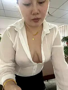 Photos of qinger2025 from StripChat is Freechat