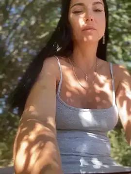 Photos of Roxana-Sexy from StripChat is Freechat