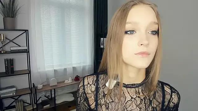 Photos of SerrenaAa from StripChat is Freechat