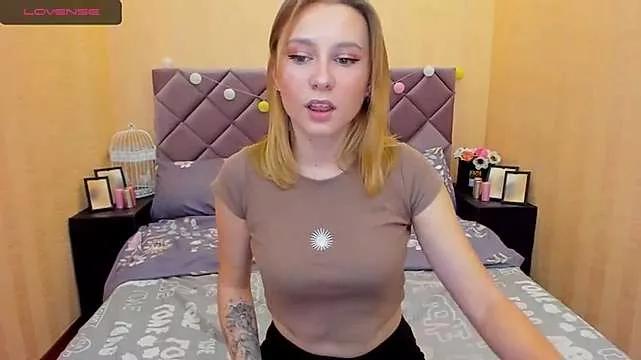 XannMarri from StripChat