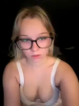 Photos of xoxokayy18 from StripChat is Freechat